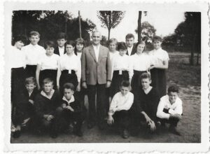 Absolwenci klasy VII, SP Szczepankowo w roku 1964.